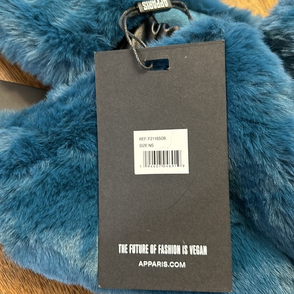 NWT Apparis Abby 3 piece Faux Fur Set - Picture 2 of 2